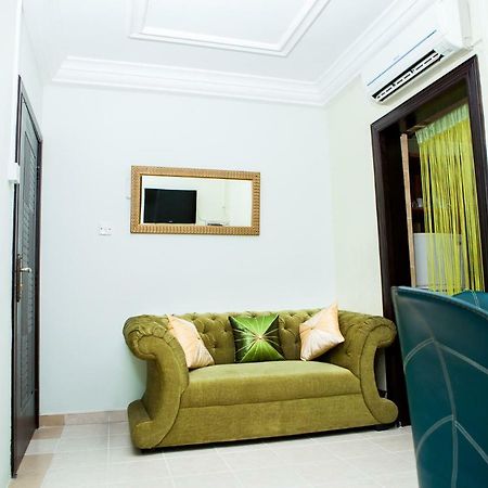 Maxwell Court Apartments Accra Exteriör bild