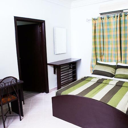Maxwell Court Apartments Accra Exteriör bild