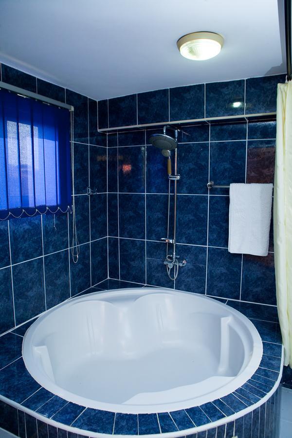 Maxwell Court Apartments Accra Exteriör bild