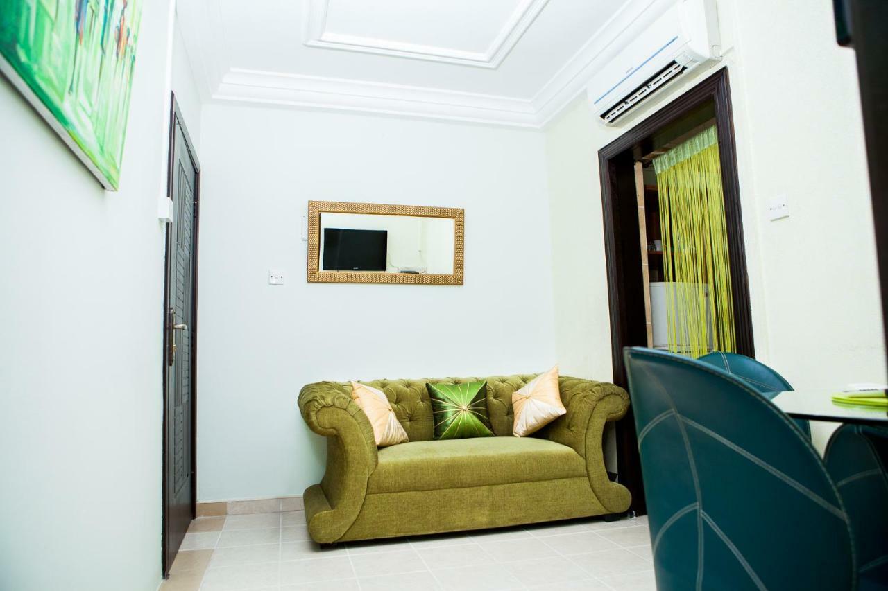 Maxwell Court Apartments Accra Exteriör bild