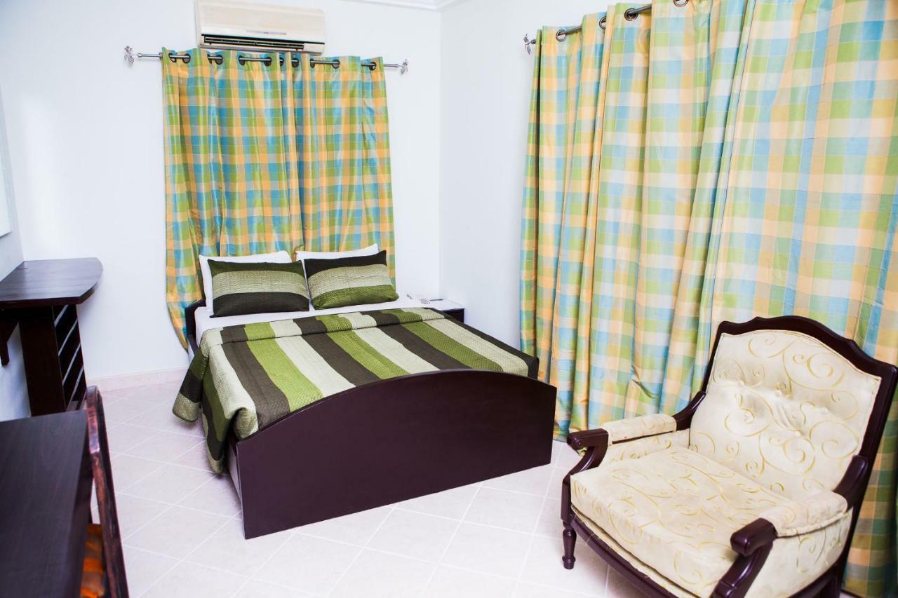 Maxwell Court Apartments Accra Exteriör bild